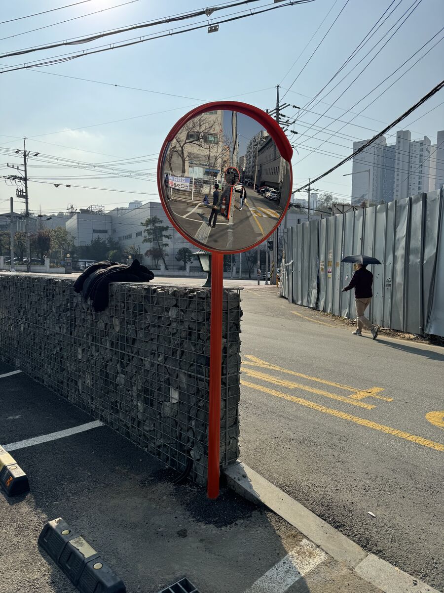 오산 스크린골프장 주차장 반사경 설치